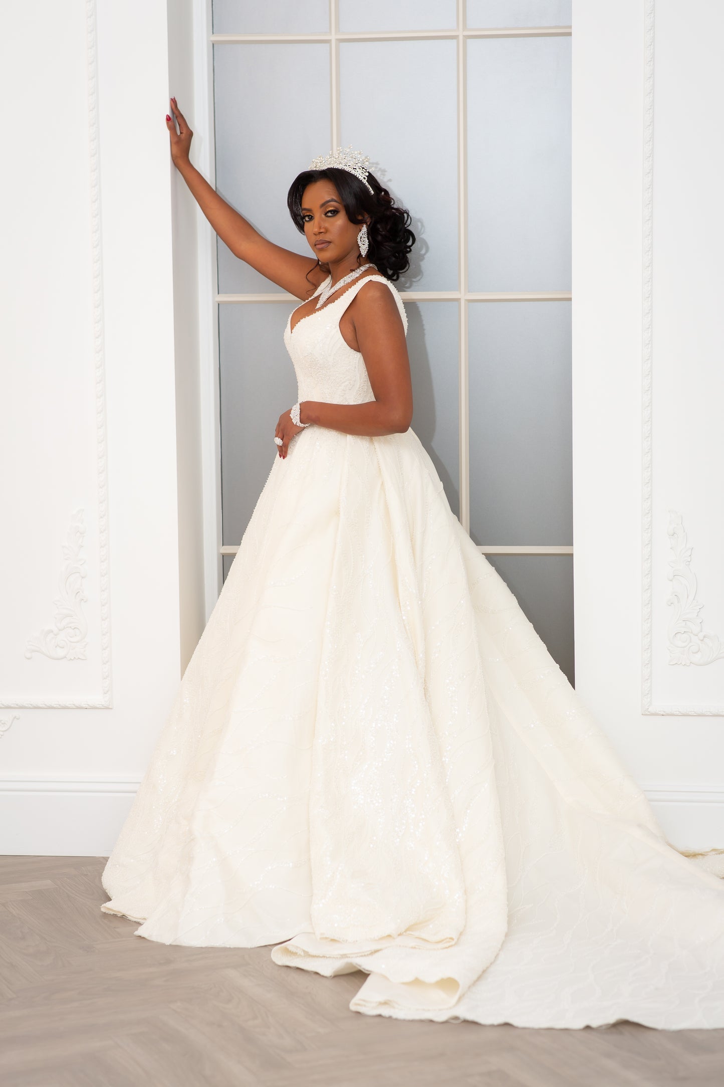 A-Line Wedding Dresses V-Neckline Court Train White